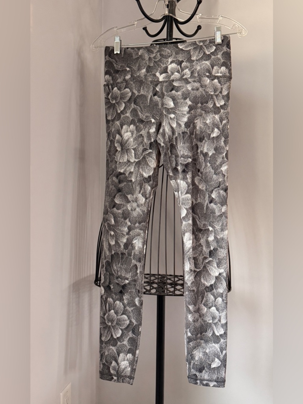 Athleta Black & White Floral Print High-Rise Leggings